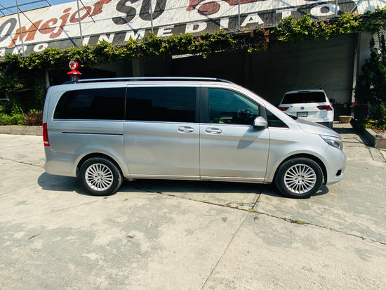 Mercedes Benz V-220 Modelo 2017