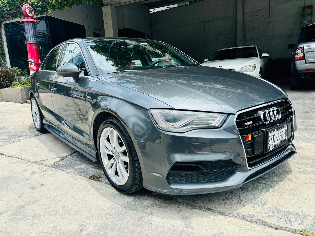 Audi A3 S Line 2014 vista frontal derechq en Monterrey