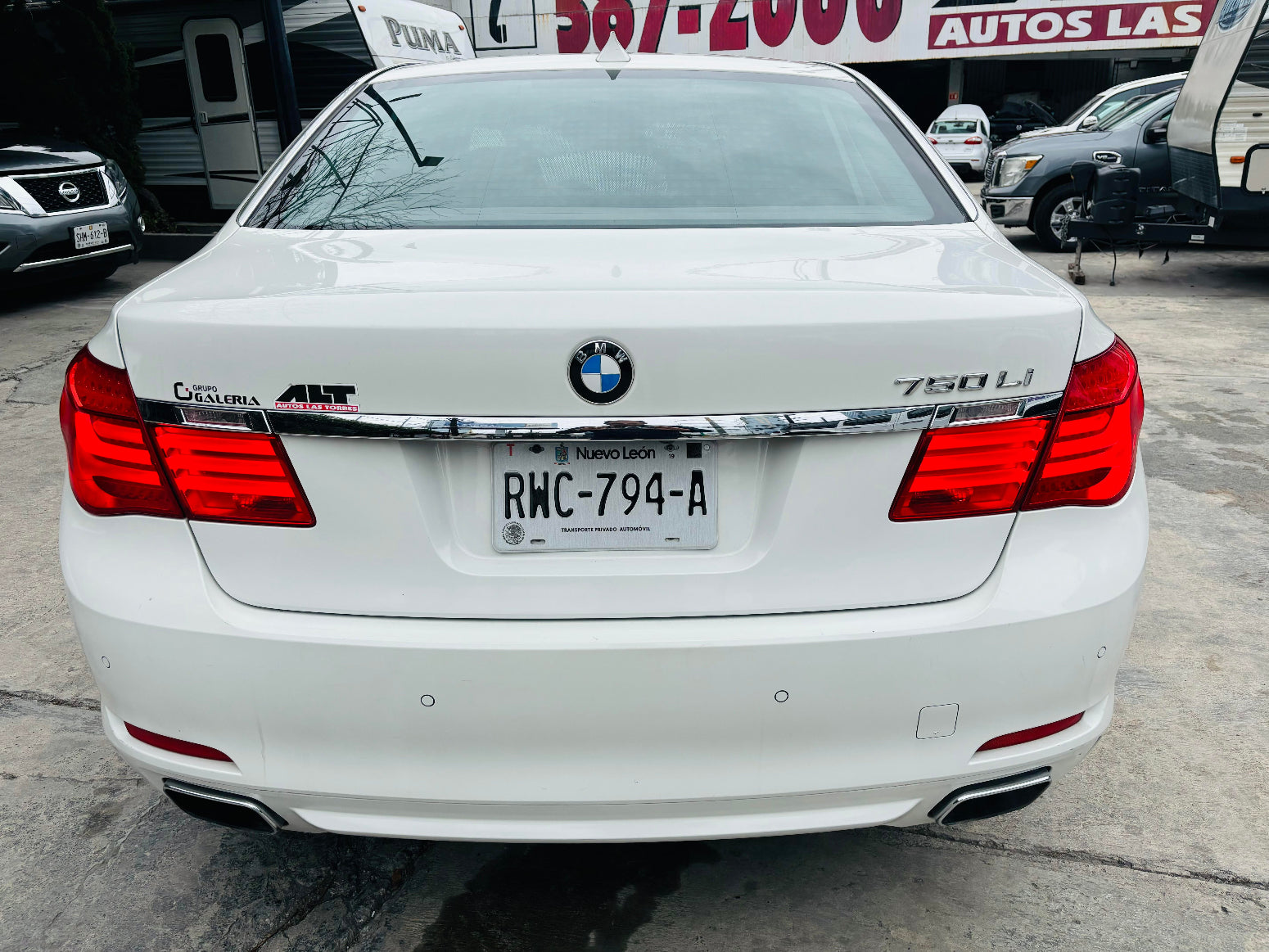 BMW 750i 2011 – V8