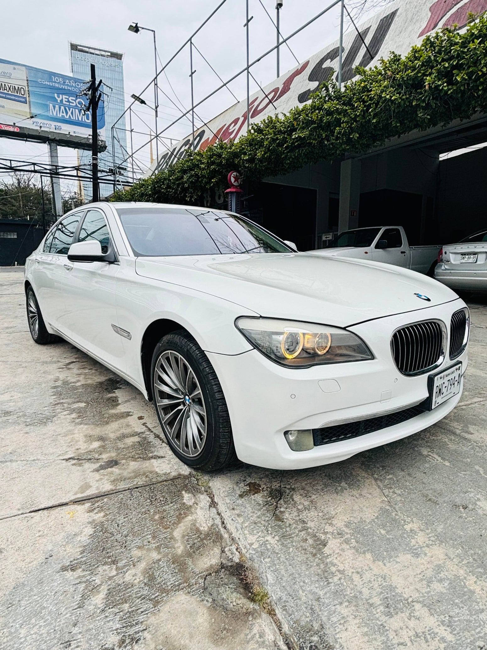 BMW 750i 2011 – V8