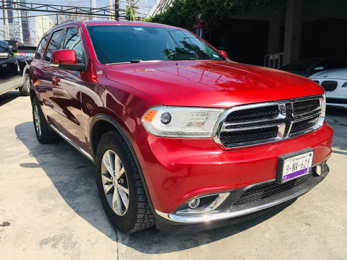 SUV Dodge Durango 2015 frontal lateral derecha elegante
