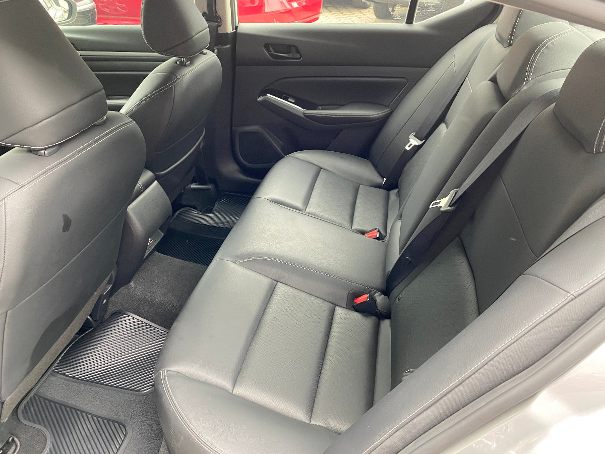 vista interior trasero nissan altima 2023