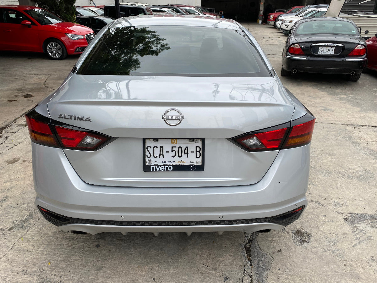 vista cajuela nissan altima 2023