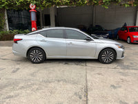vista costado derecho nissan altima 2023