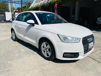 VISTA FRENTE DERECHA AUDI A1 2016 