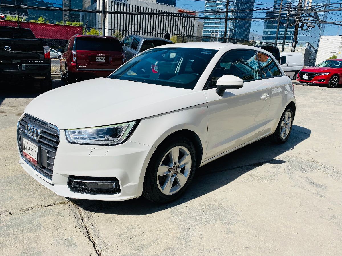 VISTA FRENTE IZQ AUDI A1 2016