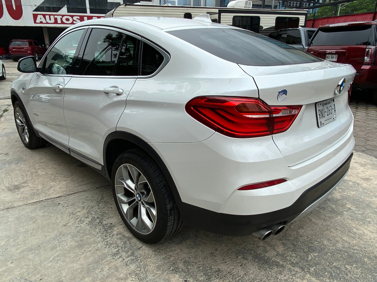 vista de costado trasero derecho bmw x4 2018