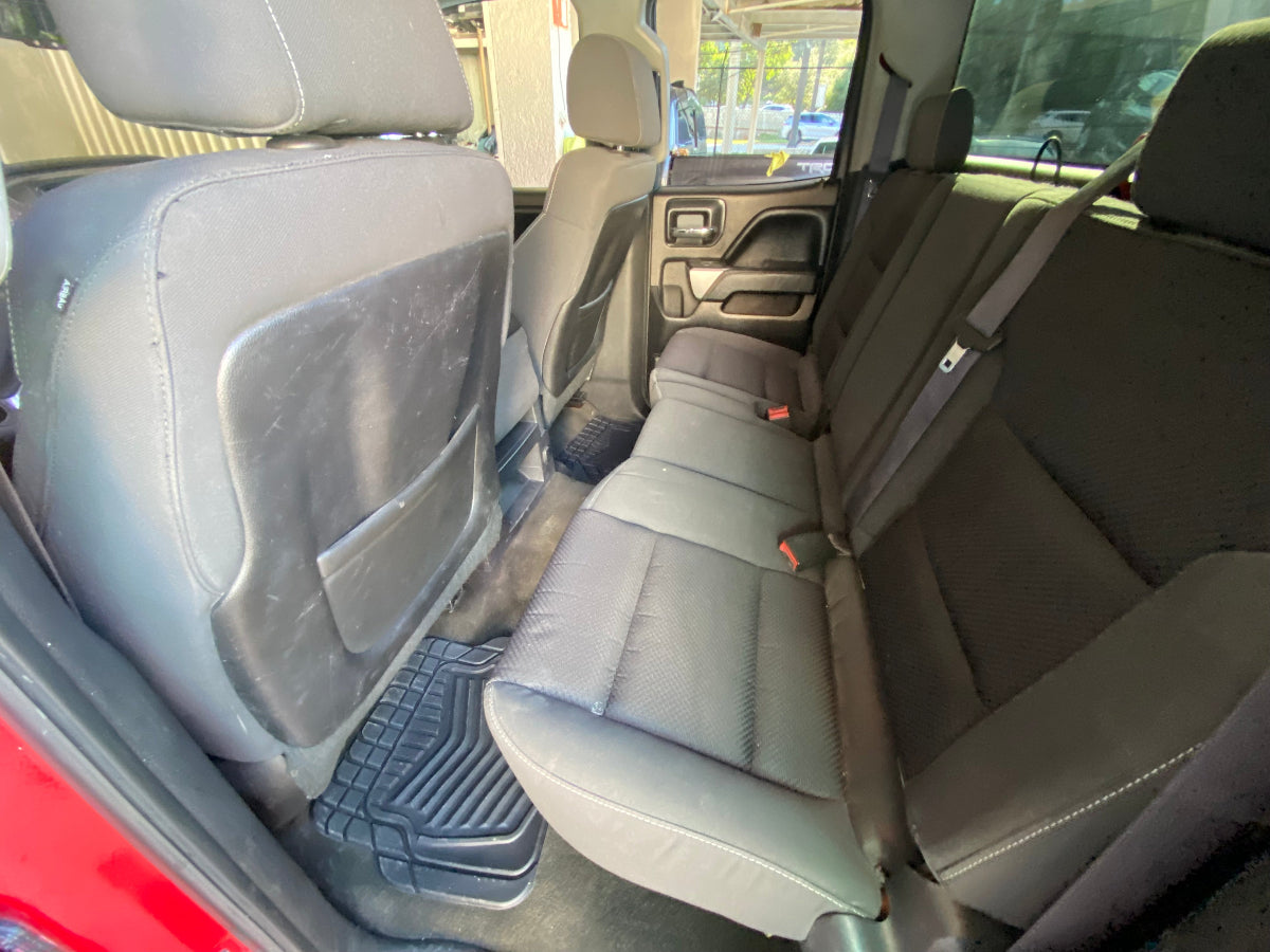 INTERIOR TRASERO IZQ  CHEVROLET SILVERADO 2015