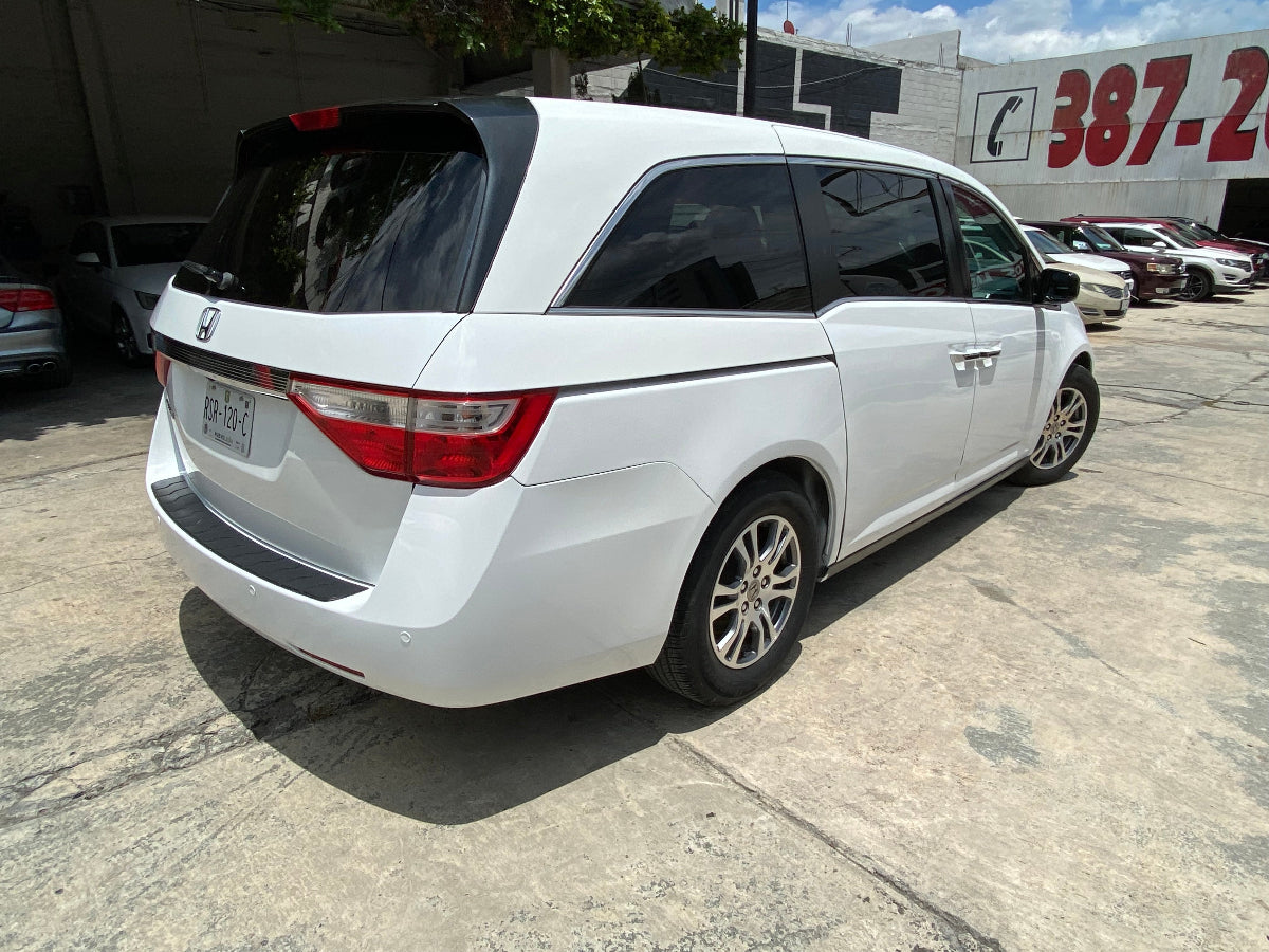 vista costado trasero derecho honda odyssey 2013