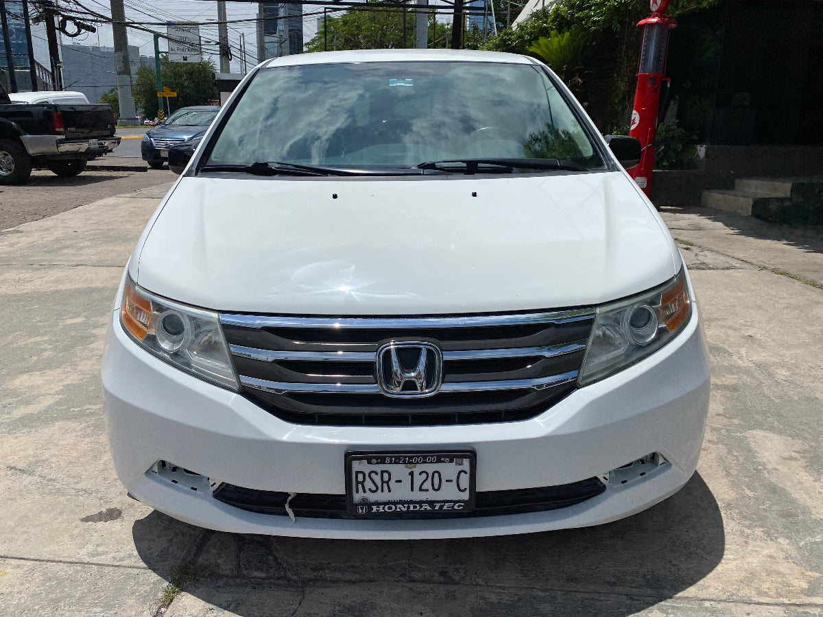 vista de frente honda odyssey 2013