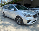 vista frente delantero derecho del kia sedona 2020