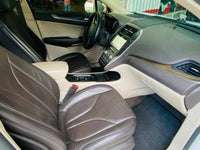 VISTA INTERIOR DELANTERO DERECHO LINCOLN 2017