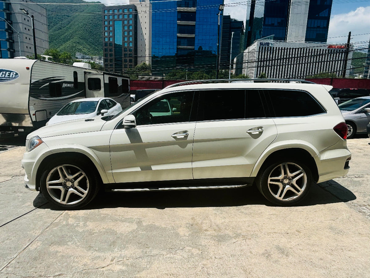 VISTA COSTADO IZQ MERCEDES B GL 2013