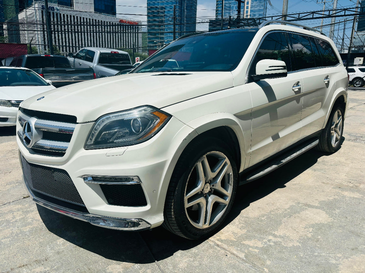 VISTA FRONTAL IZQ MERCEDES B GL 2013