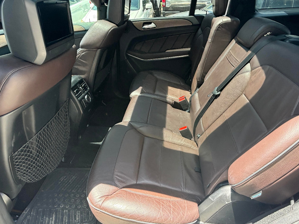 VISTA INTERIOR TRASERO IZQ MERCEDES B GL 2013