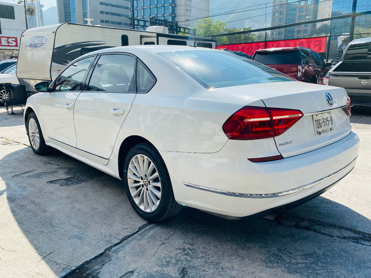 vista costado trasero izq passat 2016