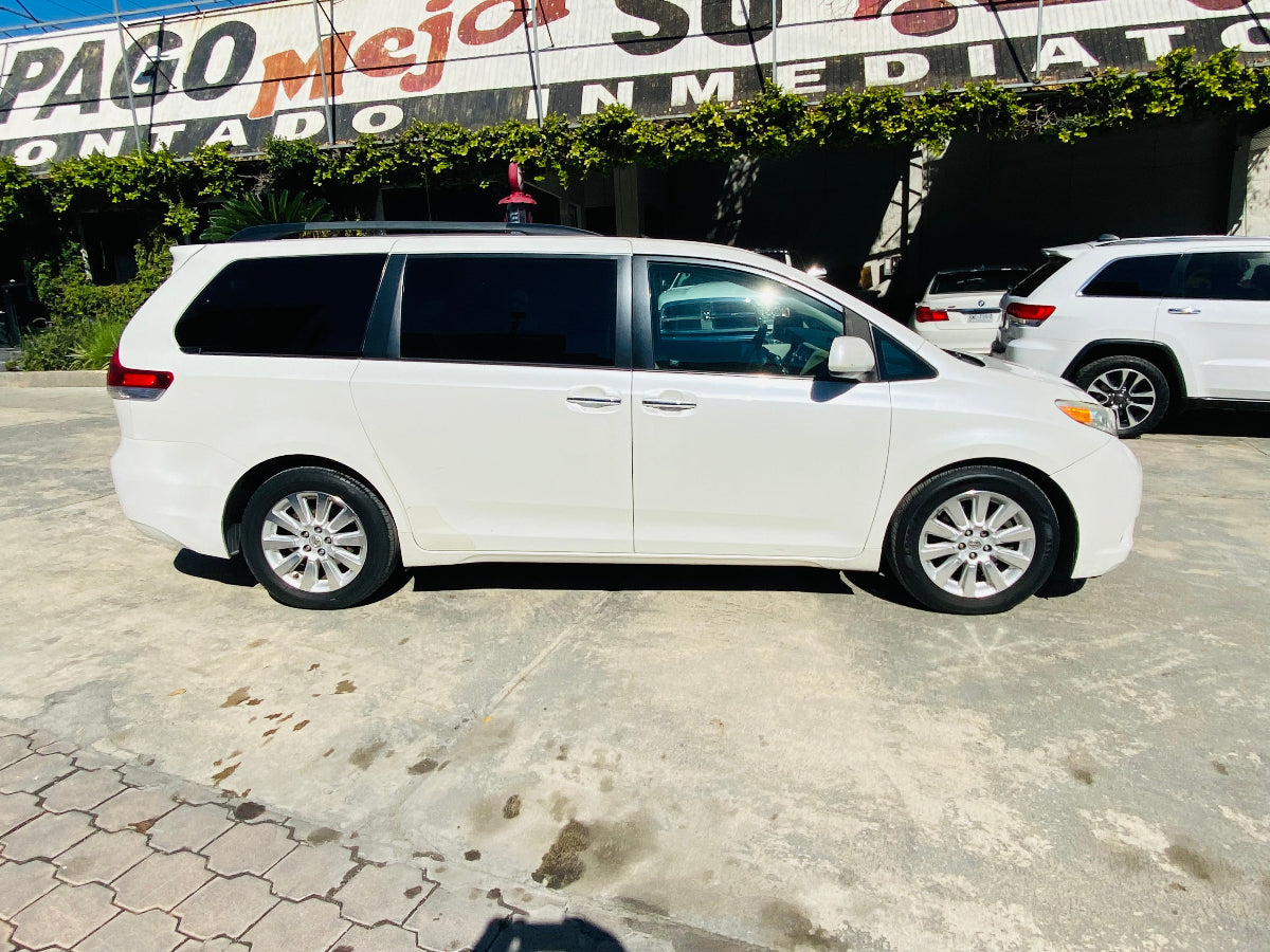 Toyota Sienna Limited 2011
