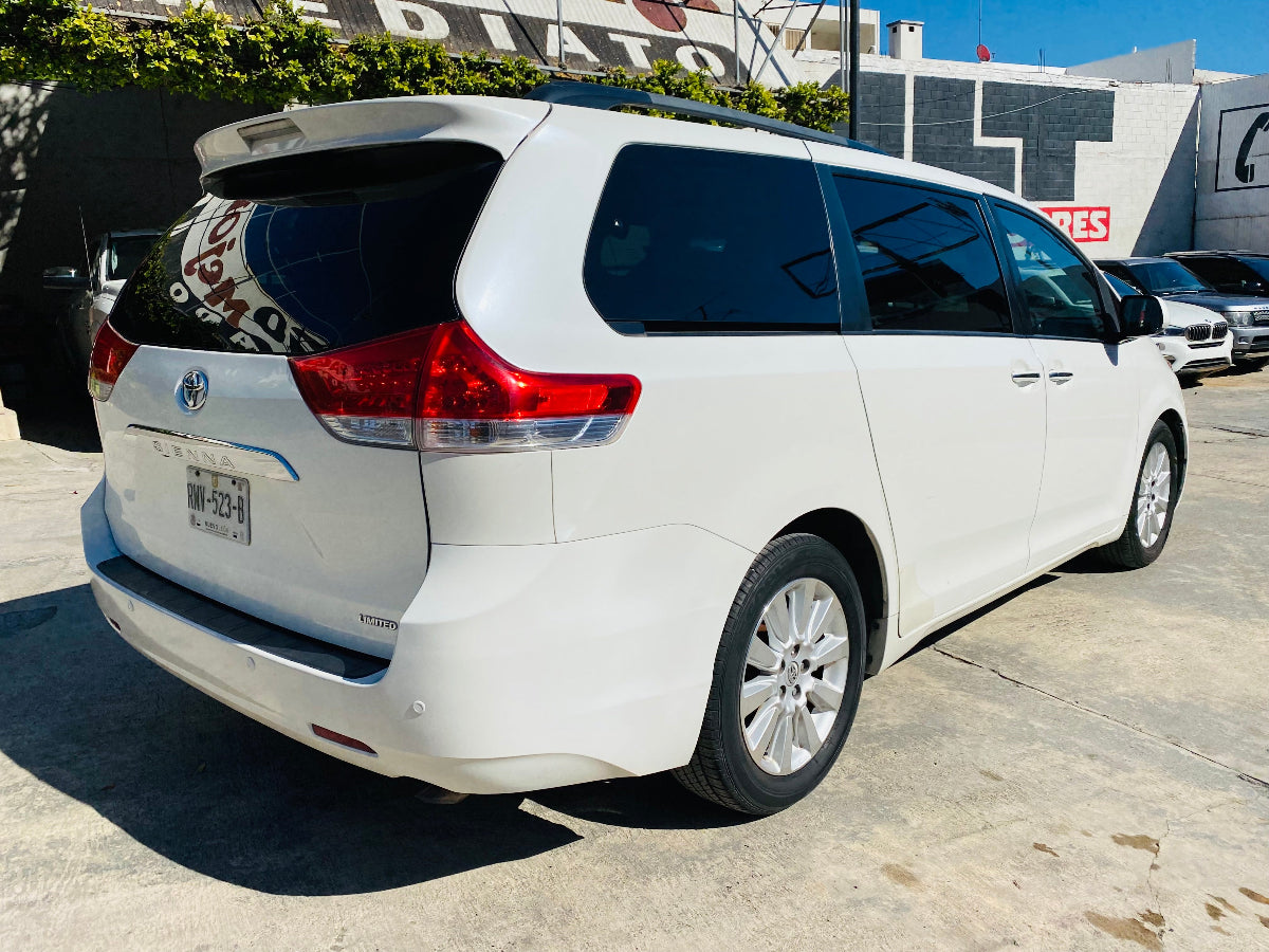 costado trasero derecho toyota sienna 2011