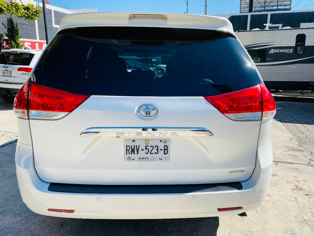 tapa trasera toyota sienna 2011 