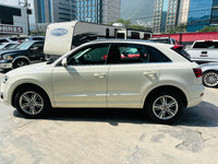 SUV Audi Q3 2013 vista lateral izq en color blanco