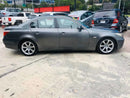 BMW 545i modelo 2005 en venta, vista lateral derecha