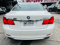 Cámara y sensores de reversa BMW 750i 2011