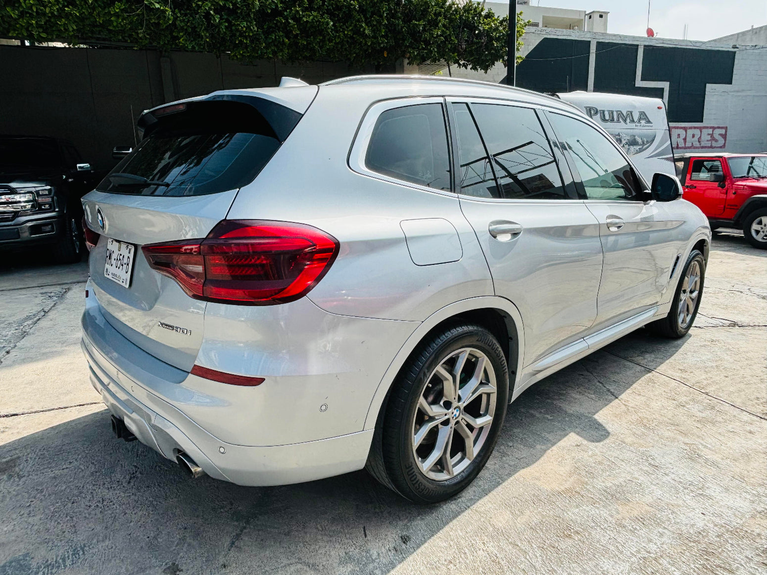 Faros y rines LED BMW X3 sDrive modernos