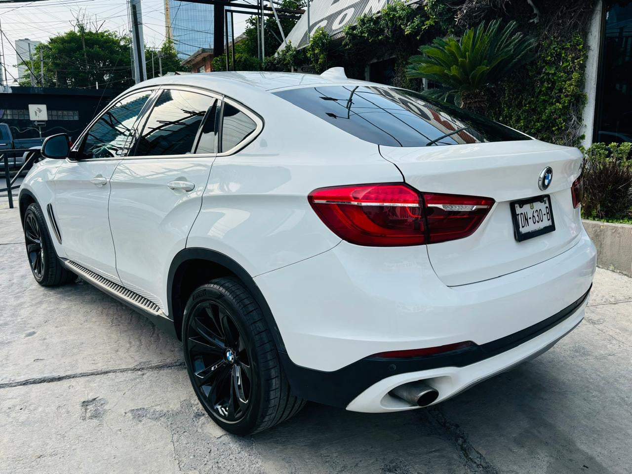 Vista trasera BMW X6 2016