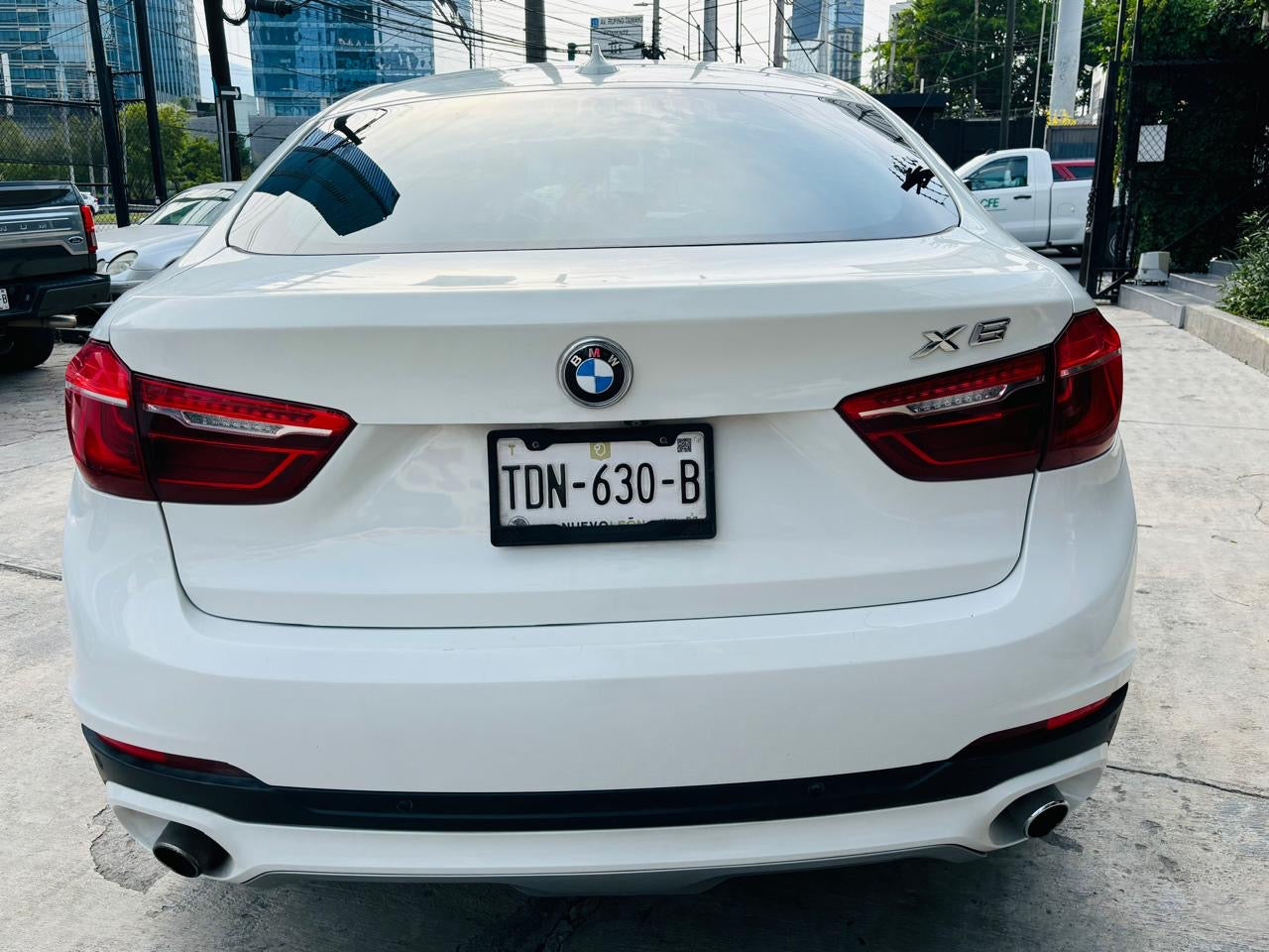 Vista trasera BMW X6 2016