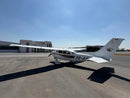 Avioneta Cessna 206H Turbo vista trasera en pista