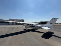 Avioneta Cessna 206H Turbo vista trasera en pista