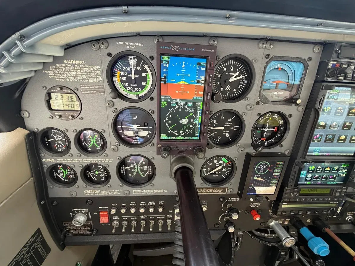 Panel de instrumentos Garmin en Cessna 206H Turbo