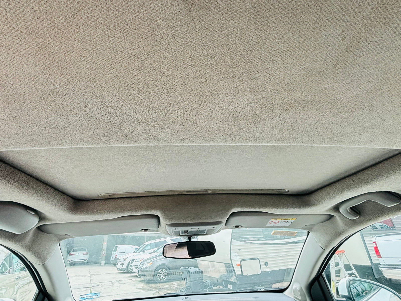 Interior del Chevrolet Sonic 2016 con quemacocos