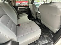 Asientos traseros Dodge RAM SLT 2019 espaciosos