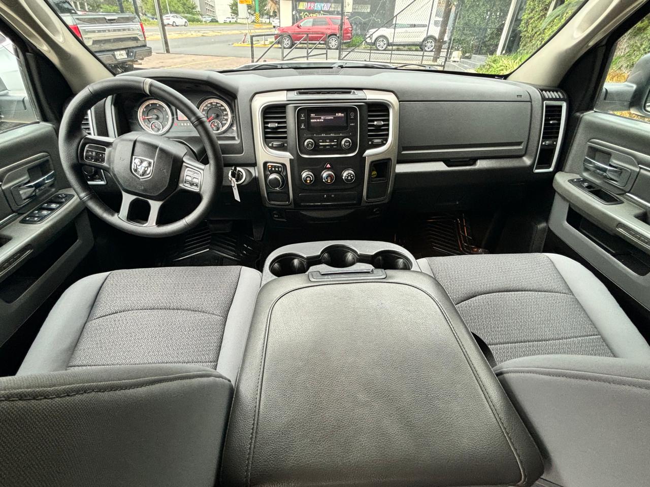 Consola central Dodge RAM SLT 2019 con aire acondicionado