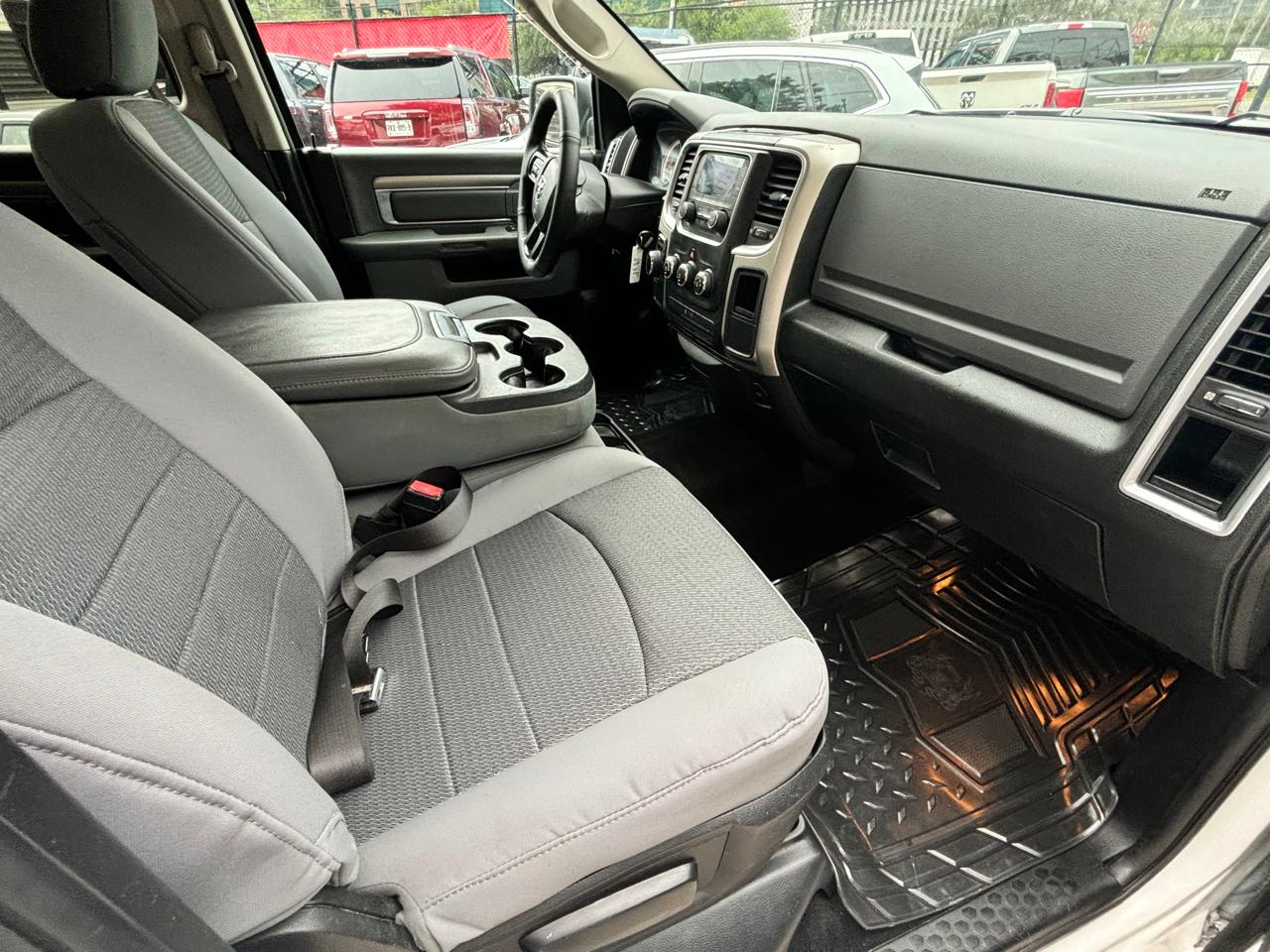 Tablero Dodge RAM SLT 2019 con controles accesibles