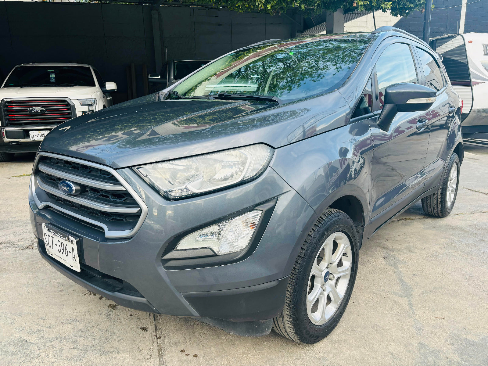 Rines originales y faros de Ford EcoSport Trend 2019