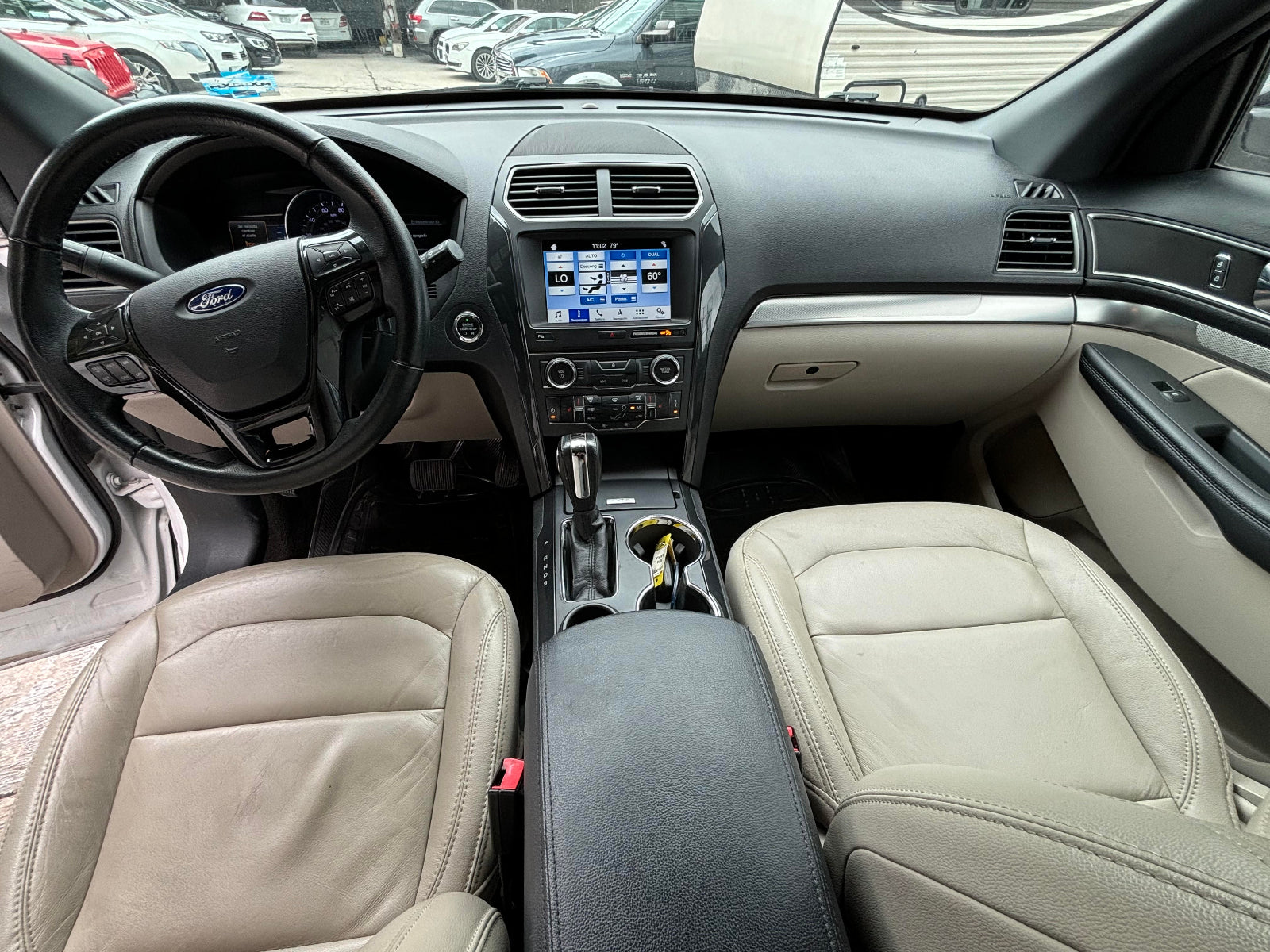 Tablero moderno Ford Explorer XLT 2018
