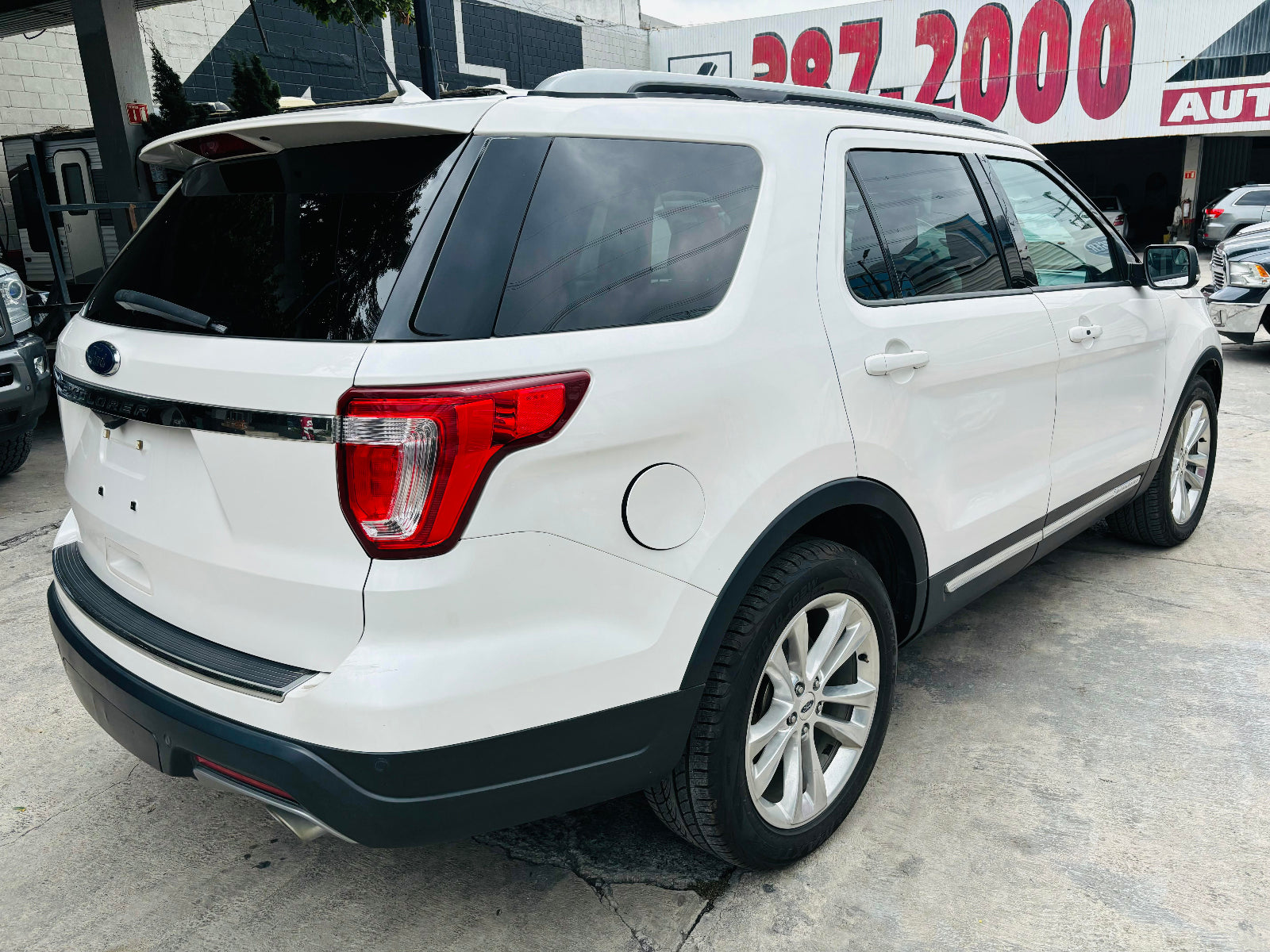 Parte lateral trasera Ford Explorer XLT 2018