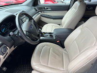 Volante y asientos delanteros en piel Ford Explorer XLT 2018