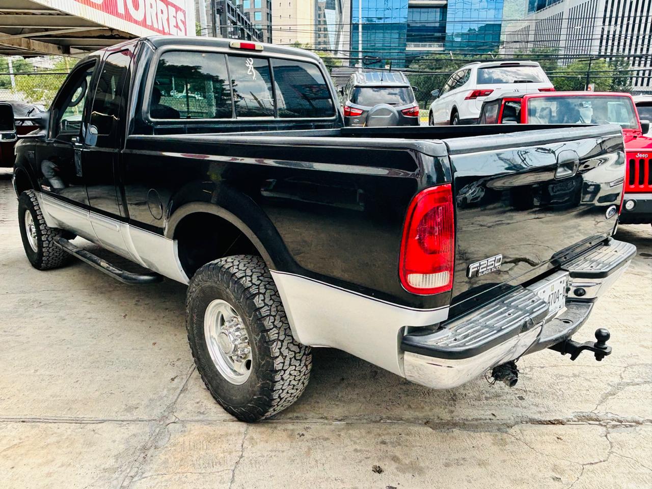 Ford F-250 XLT 2004 Super Duty – rueda trasera izquierda