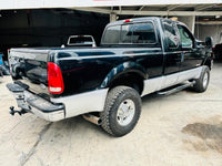 Ford F-250 XLT 2004 Super Duty – rueda trasera.
