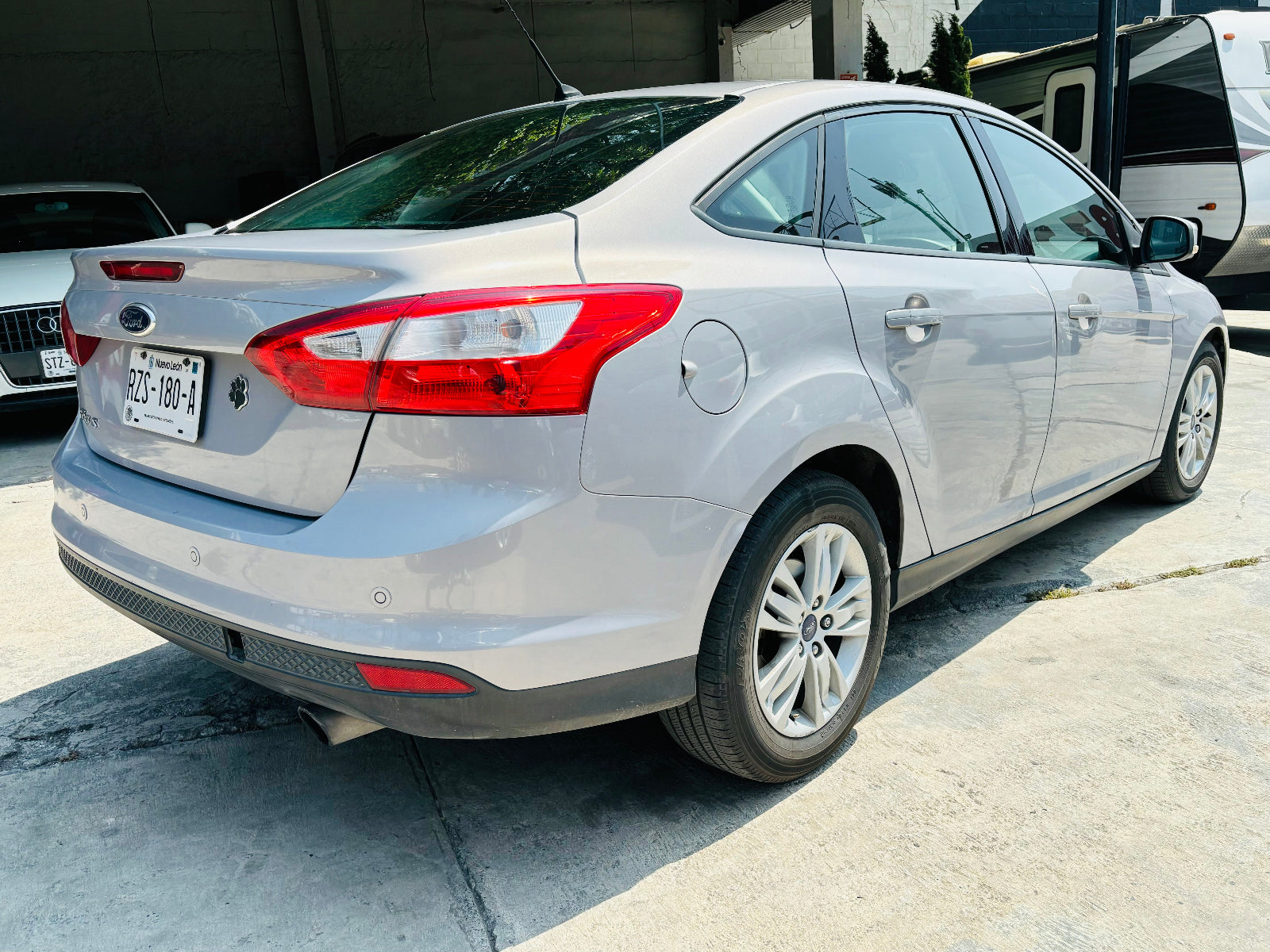 Vista lateral del Ford Focus Trend 2014