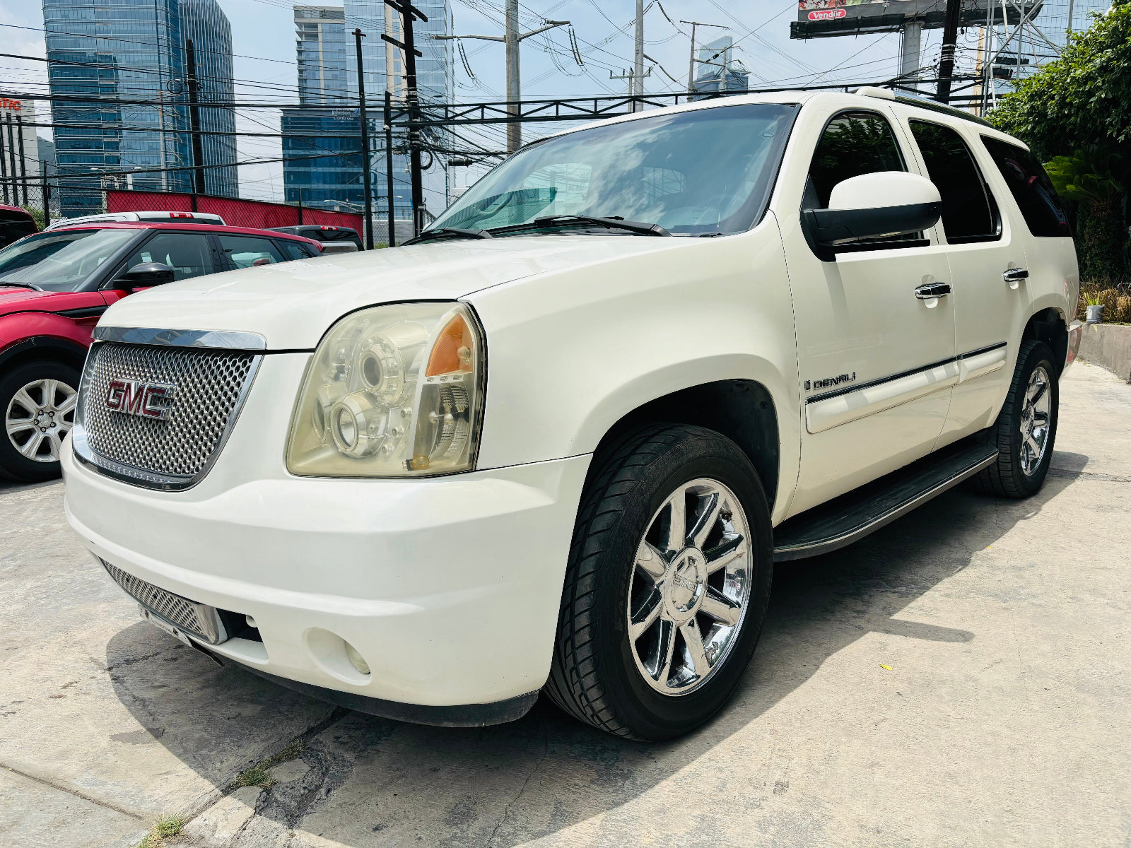 Rines cromados y faros GMC Yukon Denali 2007