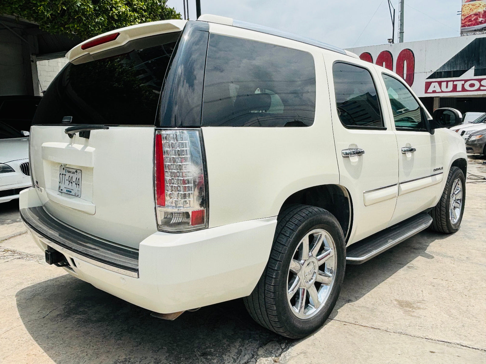 Parte trasera GMC Yukon Denali 2007