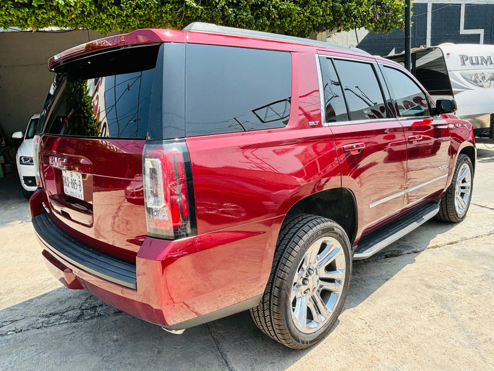 Parte lateral derecha trasera GMC Yukon SLT 2017