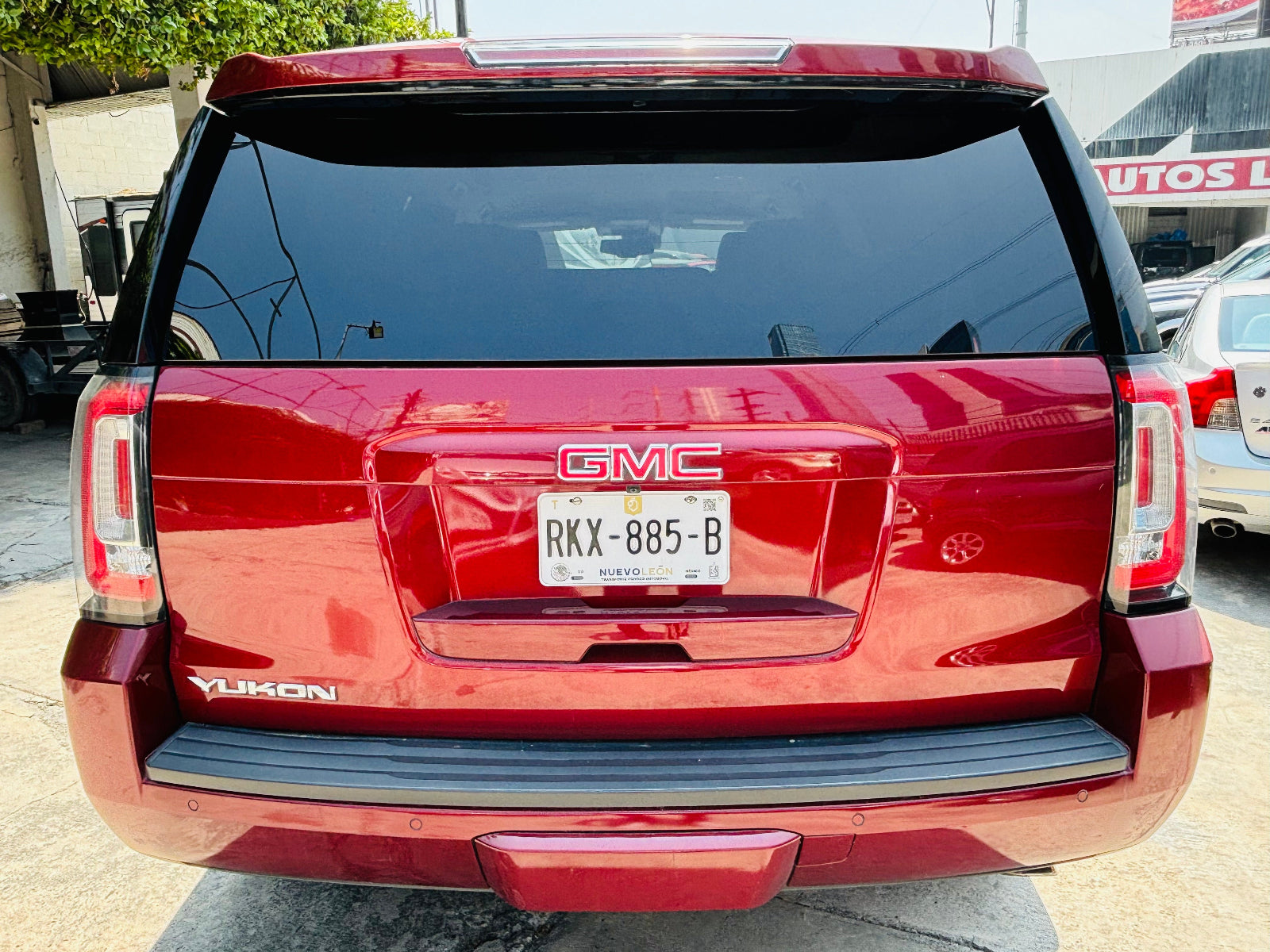 Parte trasera GMC Yukon SLT 2017