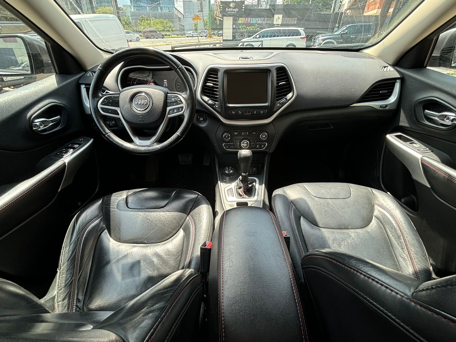 Asientos y Volante multifuncional Jeep Cherokee 2017 Trailhawk