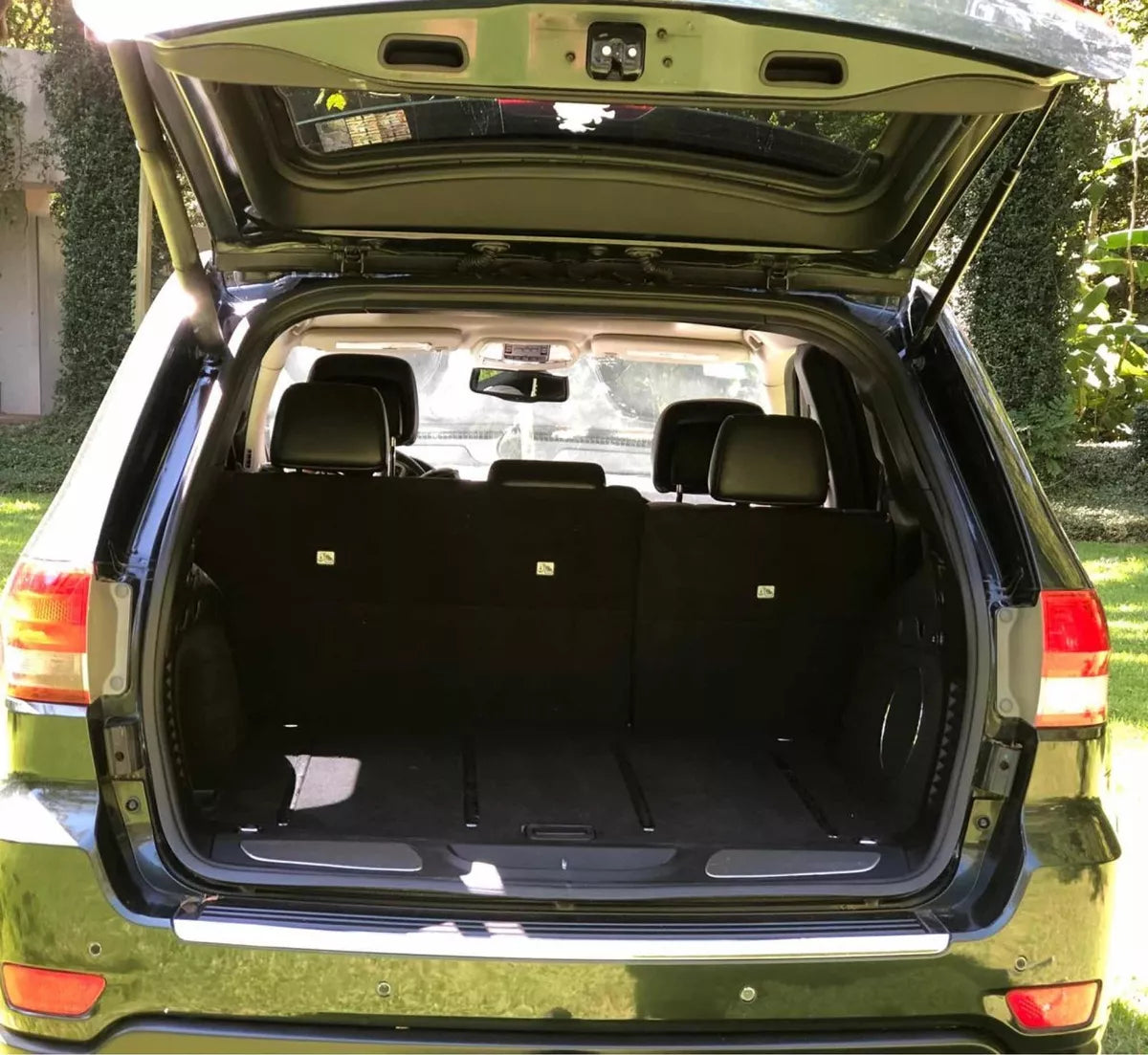 Cajuela Jeep Grand Cherokee 2011 espaciosa