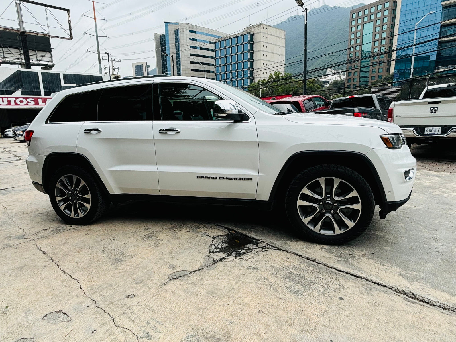 Vista lateral Jeep Grand Cherokee 2018